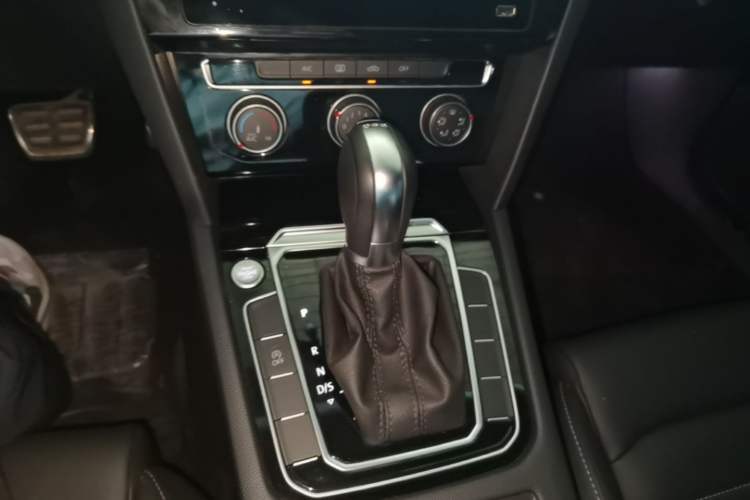 Used Volkswagen Magotan 2023 2 Million Units Limited-Edition 280TSI DSG Comfort Version Gear Lever
