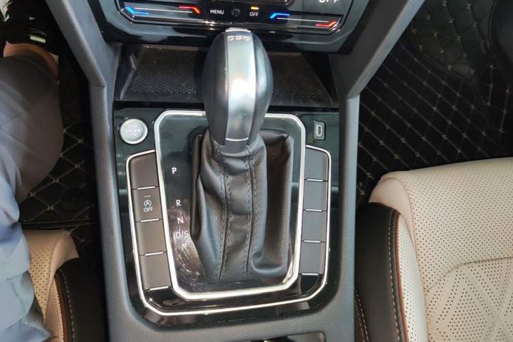 Used Volkswagen Magotan 2023 2 Million Units Commemorative Edition 330TSI DSG Luxury Version Gear Lever