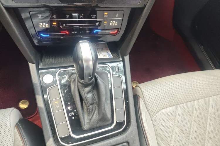 Used Volkswagen Magotan 2023 2 Million Units Commemorative Edition 330TSI DSG Luxury Version Gear Lever