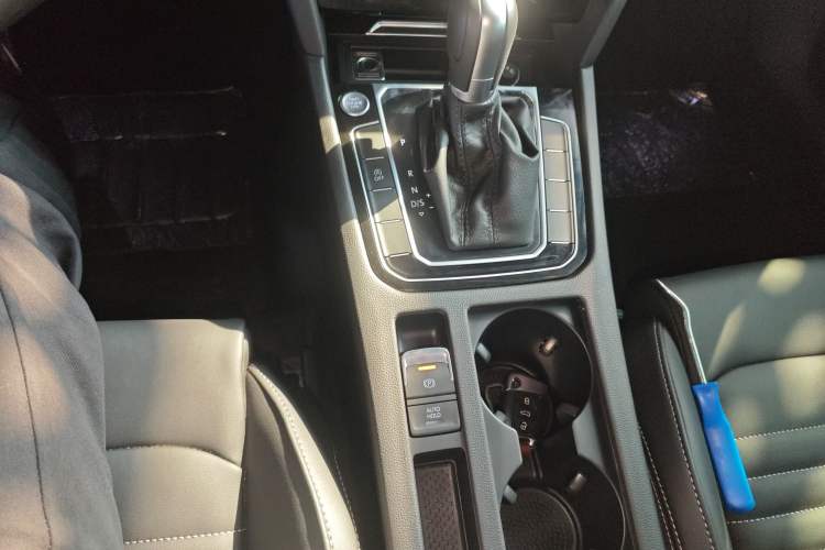 Used Volkswagen Magotan 2023 2 Million Units Limited-Edition 280TSI DSG Comfort Version Gear Lever