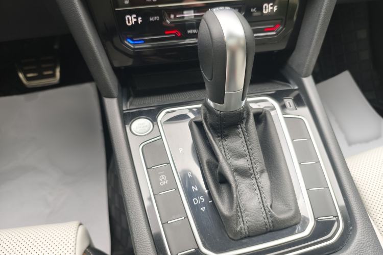 Used Volkswagen Magotan 2023 2 Million Units Commemorative Edition 330TSI DSG Luxury Version Gear Lever