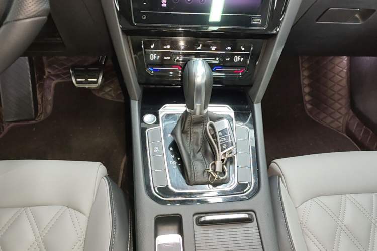 Used Volkswagen Magotan 2023 2 Million Units Limited Edition 330TSI DSG Leading Version Gear Lever
