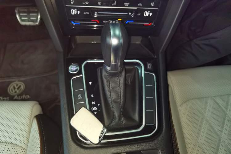 Used Volkswagen Magotan 2023 2 Million Units Commemorative Edition 330TSI DSG Luxury Version Gear Lever