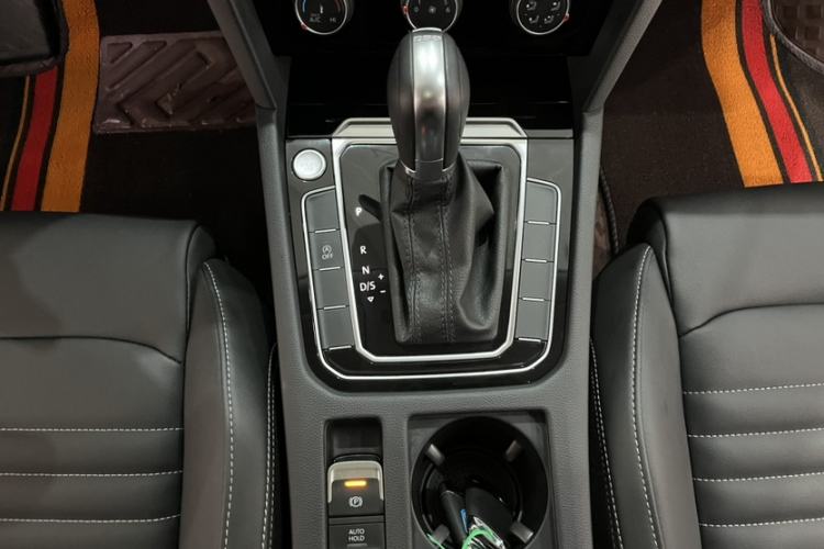 Used Volkswagen Magotan 2023 2 Million Units Limited-Edition 280TSI DSG Comfort Version Gear Lever