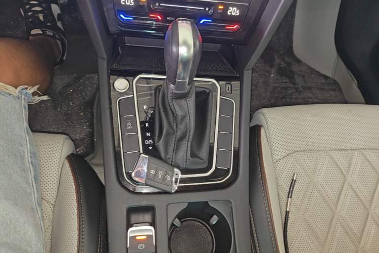 Used Volkswagen Magotan 2023 2 Million Units Limited-Edition 380TSI DSG Flagship Version Gear Lever