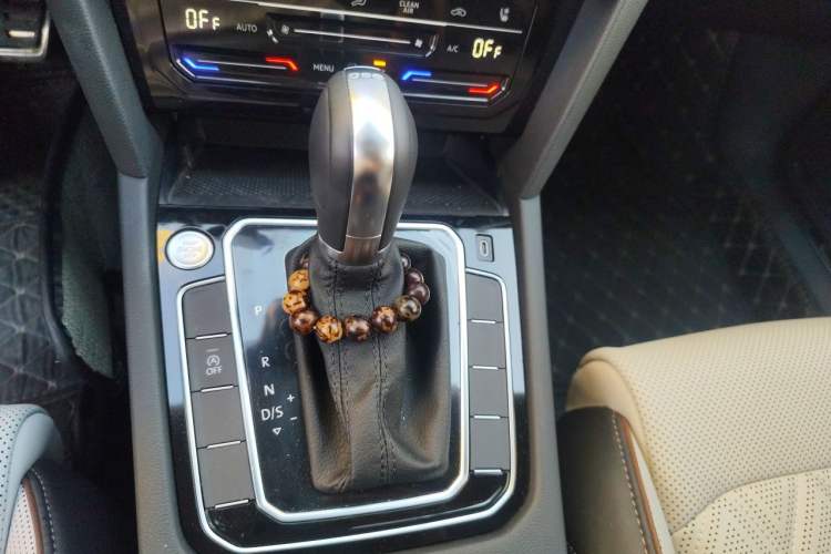Used Volkswagen Magotan 2023 2 Million Units Commemorative Edition 330TSI DSG Luxury Version Gear Lever