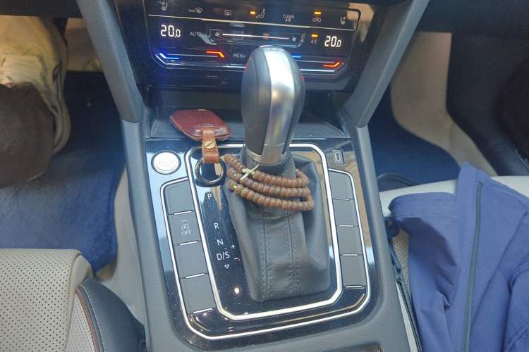 Used Volkswagen Magotan 2023 2 Million Units Commemorative Edition 330TSI DSG Luxury Version Gear Lever