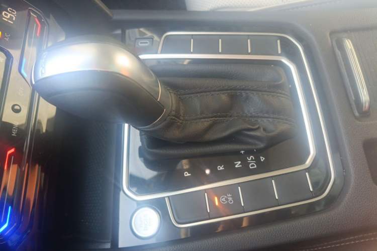 Used Volkswagen Magotan 2023 2 Million Units Commemorative Edition 330TSI DSG Luxury Version Gear Lever