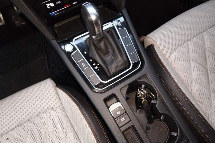 Used Volkswagen Magotan 2023 2 Million Units Commemorative Edition 330TSI DSG Luxury Version Gear Lever