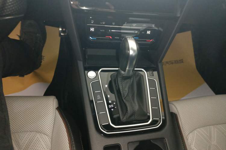 Used Volkswagen Magotan 2023 2 Million Units Commemorative Edition 330TSI DSG Luxury Version Gear Lever