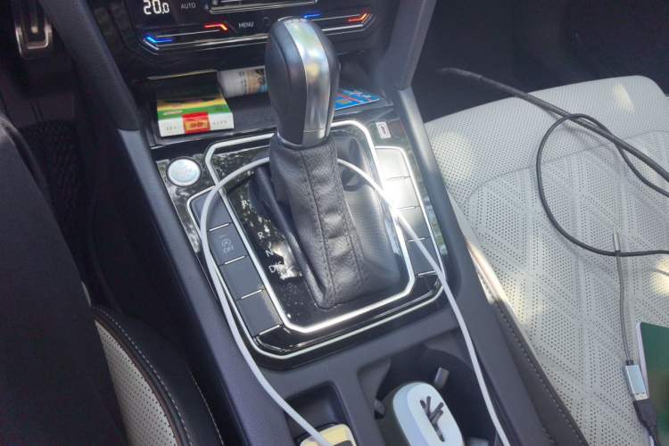 Used Volkswagen Magotan 2023 2 Million Units Commemorative Edition 330TSI DSG Luxury Version Gear Lever