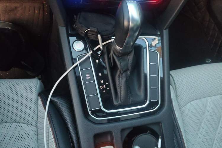 Used Volkswagen Magotan 2023 2 Million Units Commemorative Edition 330TSI DSG Luxury Version Gear Lever