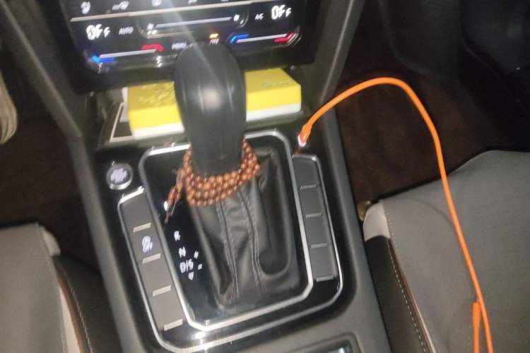 Used Volkswagen Magotan 2023 2 Million Units Commemorative Edition 330TSI DSG Luxury Version Gear Lever