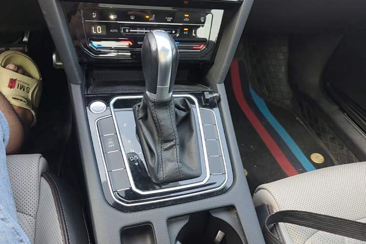 Used Volkswagen Magotan 2023 2 Million Units Commemorative Edition 330TSI DSG Luxury Version Gear Lever