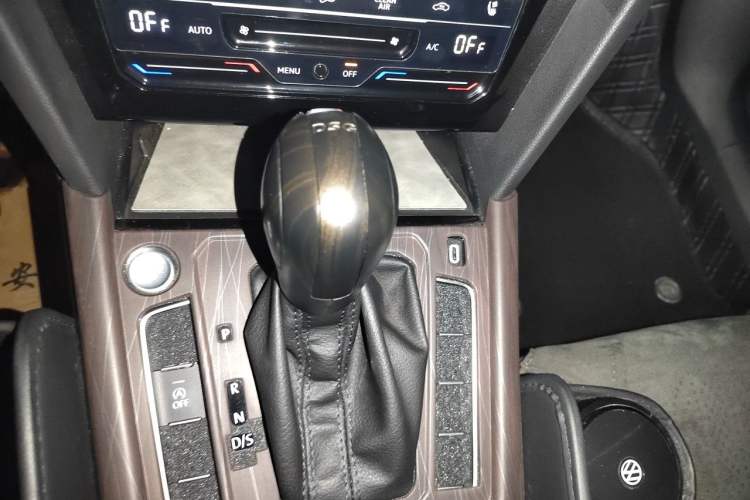 Used Volkswagen Magotan 2023 2 Million Units Commemorative Edition 330TSI DSG Luxury Version Gear Lever