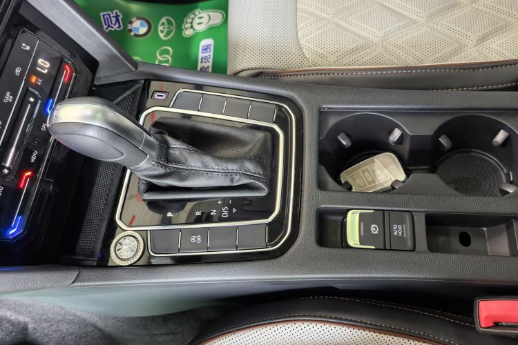 Used Volkswagen Magotan 2023 2 Million Units Commemorative Edition 330TSI DSG Luxury Version Gear Lever
