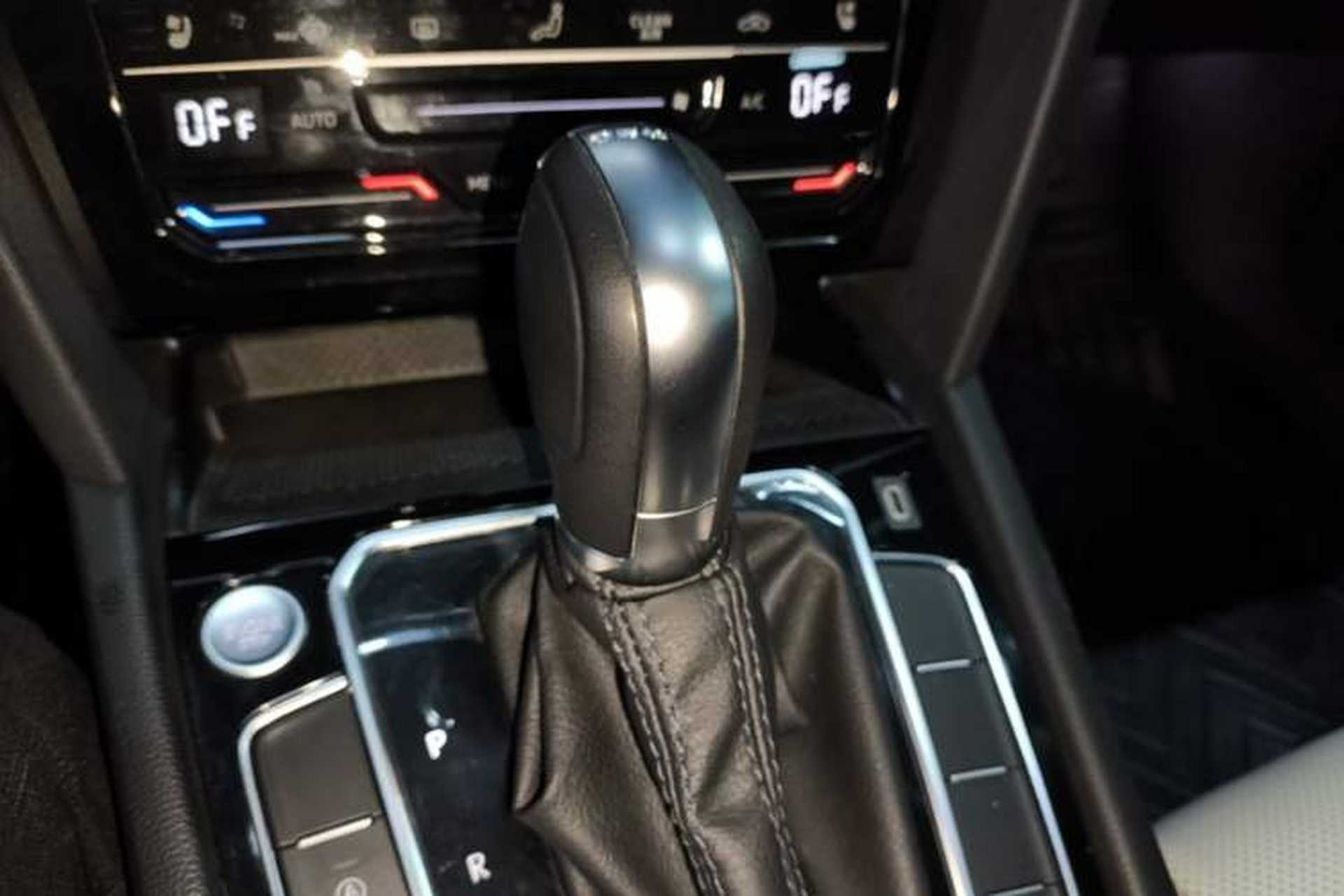 Used Volkswagen Magotan 2023 2 Million Units Commemorative Edition 330TSI DSG Luxury Version Gear Lever