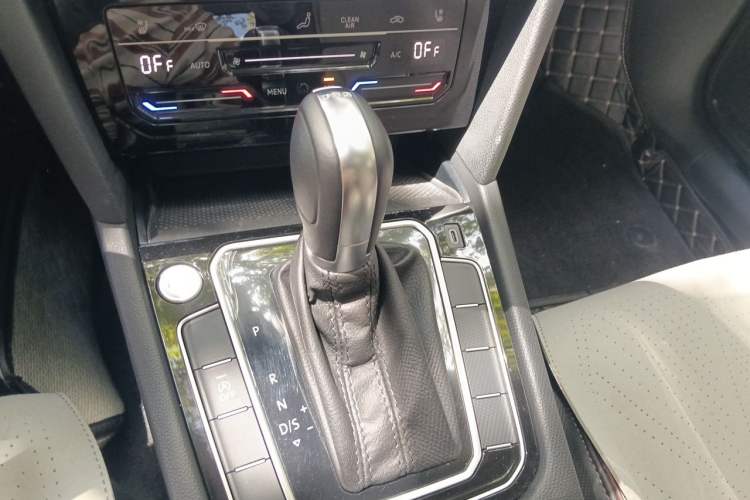 Used Volkswagen Magotan 2023 2 Million Units Commemorative Edition 330TSI DSG Luxury Version Gear Lever