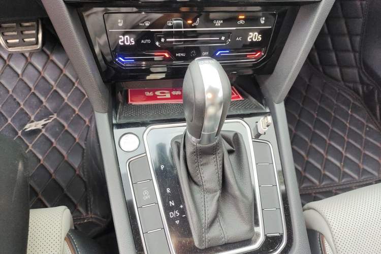 Used Volkswagen Magotan 2023 2 Million Units Commemorative Edition 330TSI DSG Luxury Version Gear Lever