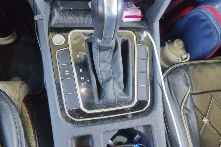 Used Volkswagen Magotan 2023 2 Million Units Commemorative Edition 330TSI DSG Luxury Version Gear Lever