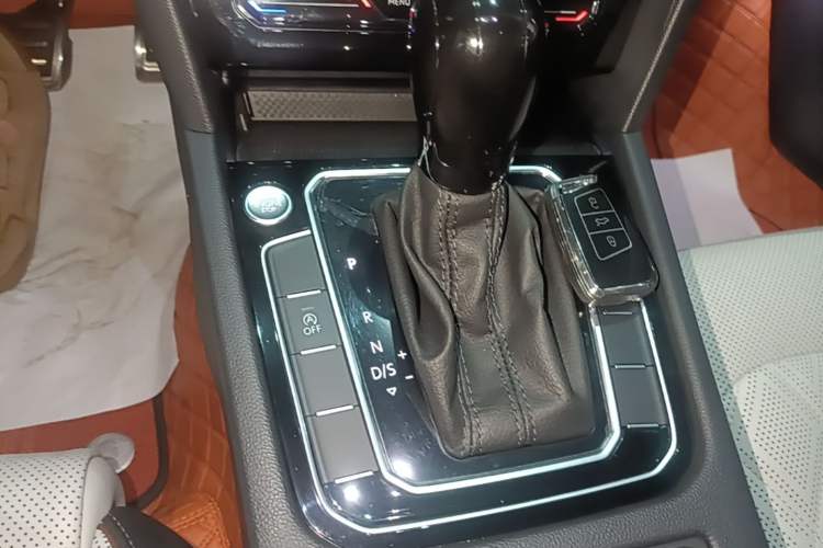 Used Volkswagen Magotan 2023 2 Million Units Commemorative Edition 330TSI DSG Luxury Version Gear Lever
