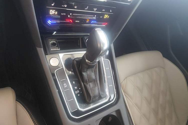 Used Volkswagen Magotan 2023 2 Million Units Limited Edition 330TSI DSG Leading Version Gear Lever