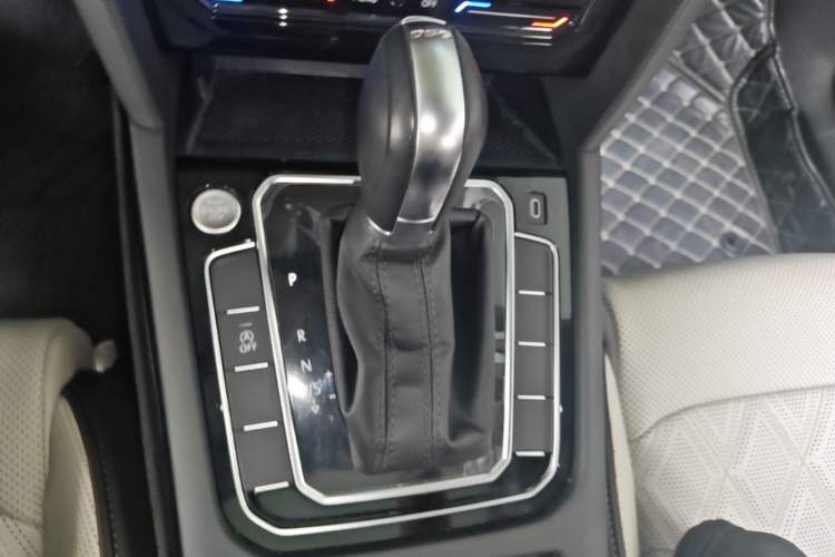 Used Volkswagen Magotan 2023 2 Million Units Commemorative Edition 330TSI DSG Luxury Version Gear Lever