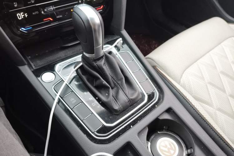 Used Volkswagen Magotan 2023 2 Million Units Commemorative Edition 330TSI DSG Luxury Version Gear Lever
