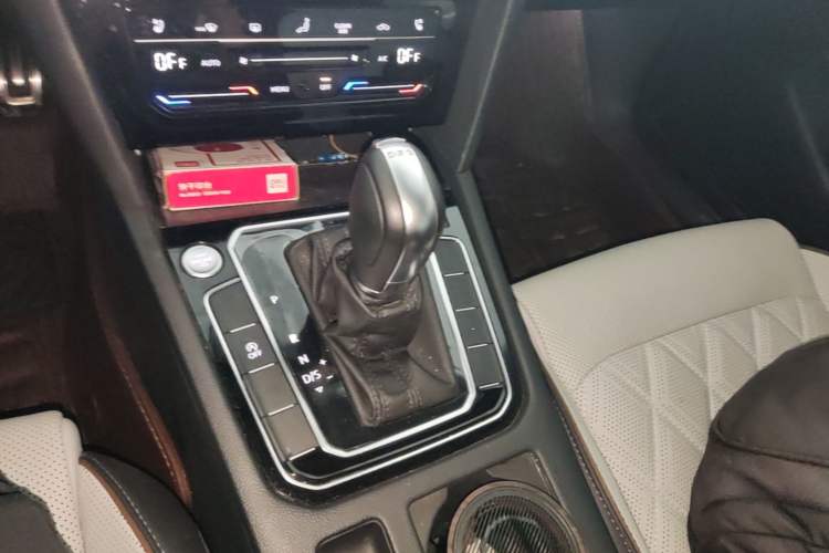 Used Volkswagen Magotan 2023 2 Million Units Commemorative Edition 330TSI DSG Luxury Version Gear Lever