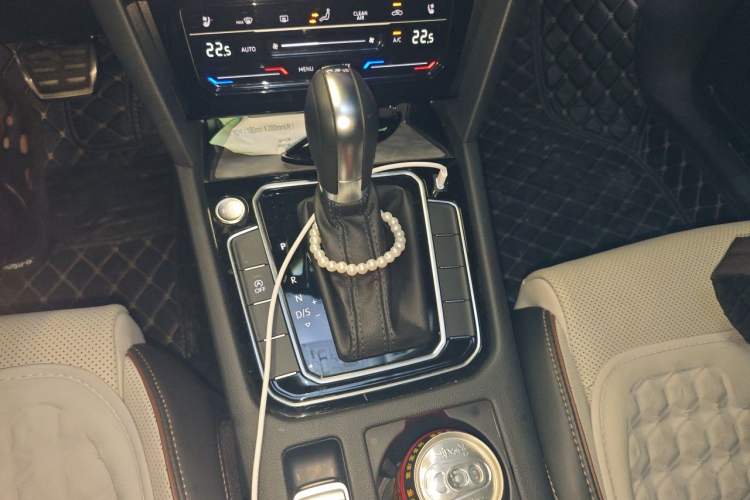 Used Volkswagen Magotan 2023 2 Million Units Commemorative Edition 330TSI DSG Luxury Version Gear Lever