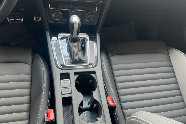 Used Volkswagen Magotan 2023 2 Million Units Limited-Edition 280TSI DSG Comfort Version Gear Lever