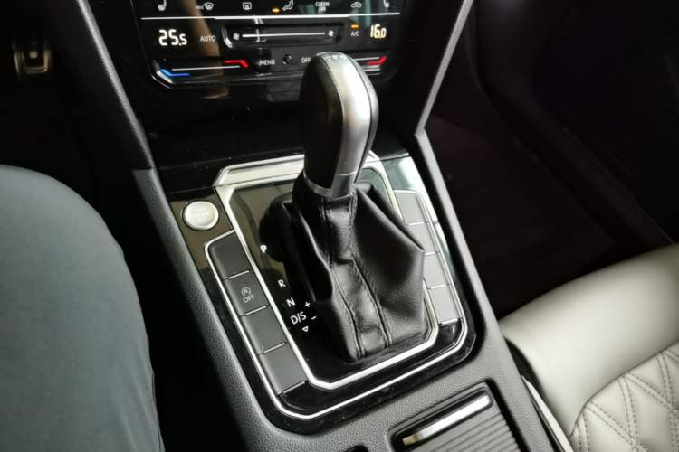 Used Volkswagen Magotan 2023 2 Million Units Limited Edition 330TSI DSG Leading Version Gear Lever