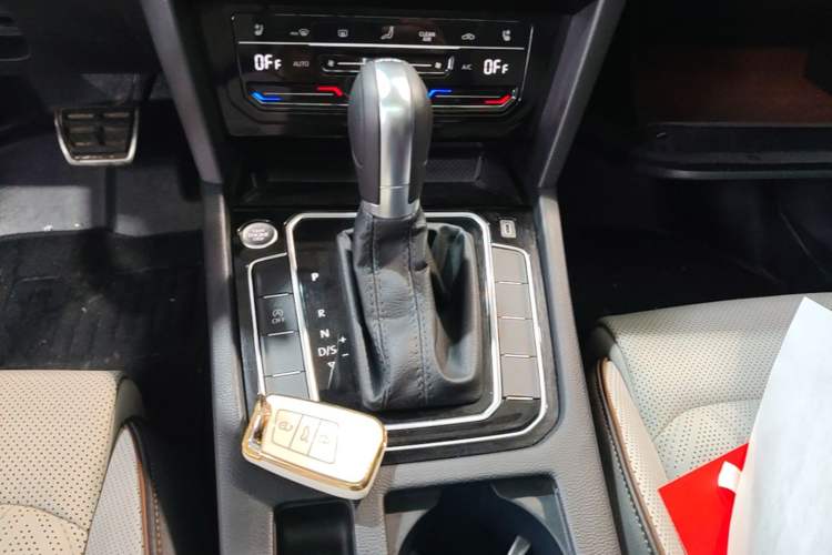 Used Volkswagen Magotan 2023 2 Million Units Commemorative Edition 330TSI DSG Luxury Version Gear Lever