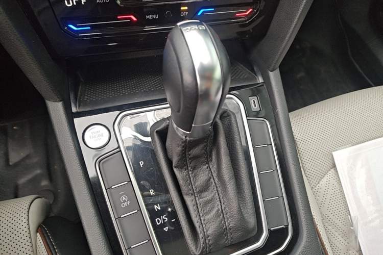 Used Volkswagen Magotan 2023 2 Million Units Commemorative Edition 330TSI DSG Luxury Version Gear Lever