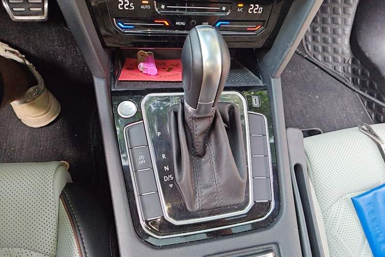 Used Volkswagen Magotan 2023 2 Million Units Commemorative Edition 330TSI DSG Luxury Version Gear Lever