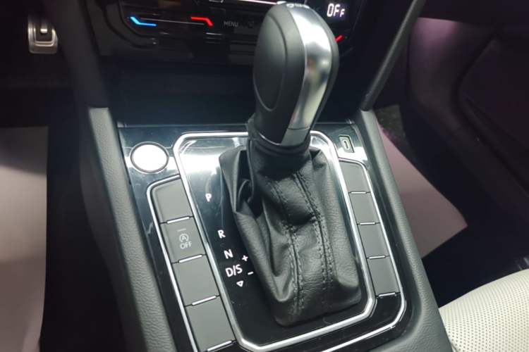 Used Volkswagen Magotan 2023 2 Million Units Commemorative Edition 330TSI DSG Luxury Version Gear Lever