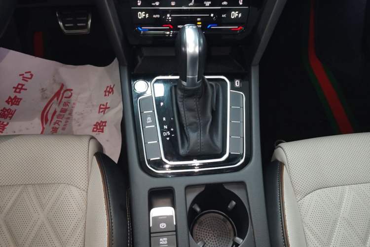Used Volkswagen Magotan 2023 2 Million Units Commemorative Edition 330TSI DSG Luxury Version Gear Lever