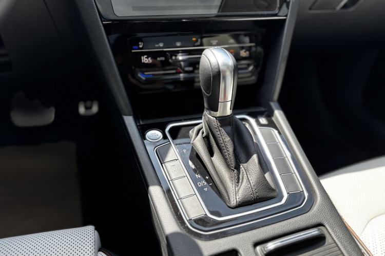 Used Volkswagen Magotan 2023 2 Million Units Commemorative Edition 330TSI DSG Luxury Version Gear Lever