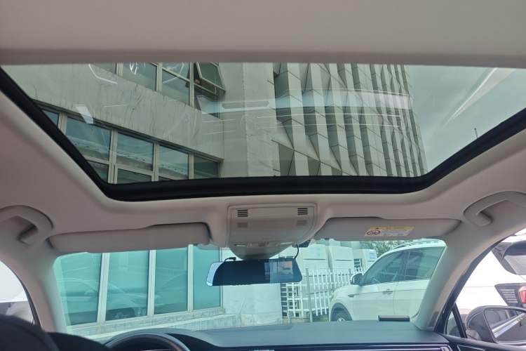 Used Volkswagen Magotan 2023 2 Million Units Commemorative Edition 330TSI DSG Luxury Version Headliner