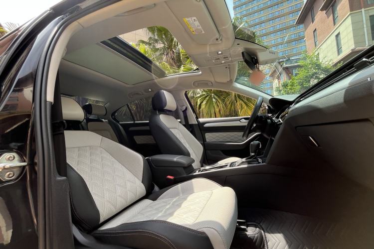 Used Volkswagen Magotan 2023 2 Million Units Commemorative Edition 330TSI DSG Luxury Version Headliner