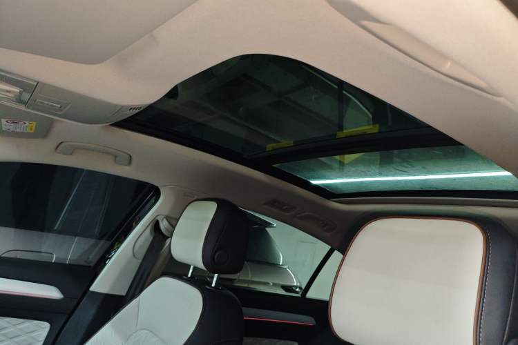 Used Volkswagen Magotan 2023 2 Million Units Commemorative Edition 330TSI DSG Luxury Version Headliner