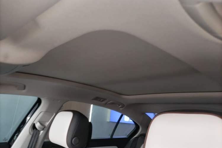 Used Volkswagen Magotan 2023 2 Million Units Commemorative Edition 330TSI DSG Luxury Version Headliner