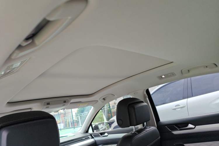 Used Volkswagen Magotan 2023 2 Million Units Commemorative Edition 330TSI DSG Luxury Version Headliner
