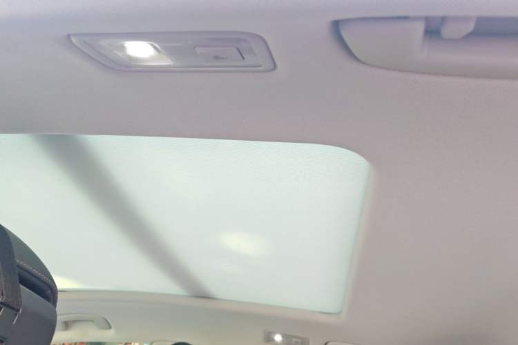 Used Volkswagen Magotan 2023 2 Million Units Commemorative Edition 330TSI DSG Luxury Version Headliner