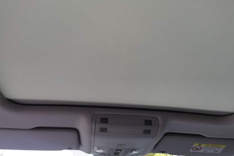Used Volkswagen Magotan 2023 2 Million Units Commemorative Edition 330TSI DSG Luxury Version Headliner