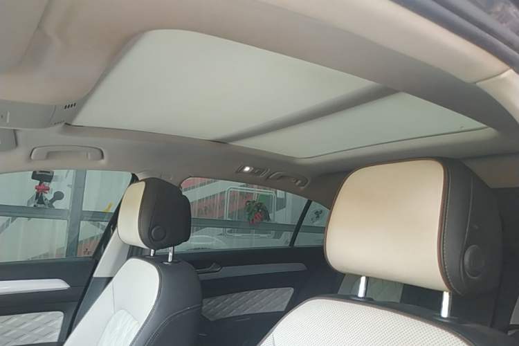 Used Volkswagen Magotan 2023 2 Million Units Commemorative Edition 330TSI DSG Luxury Version Headliner