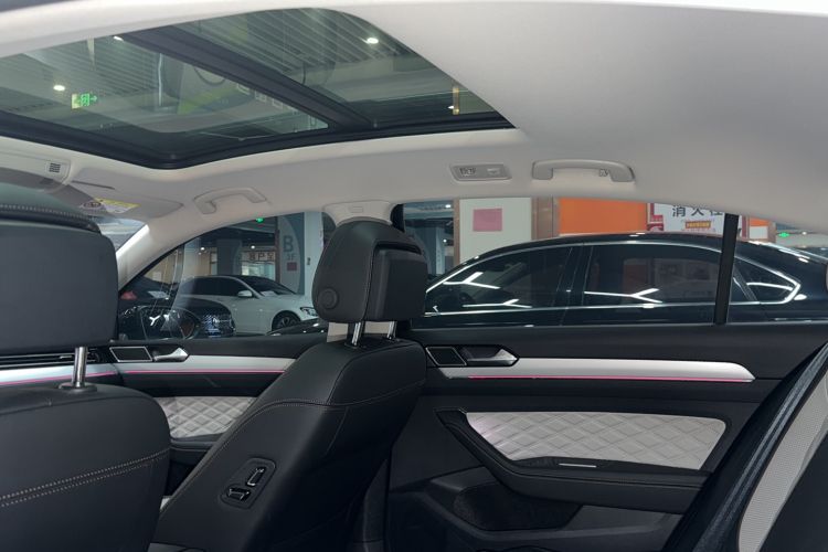 Used Volkswagen Magotan 2023 2 Million Units Commemorative Edition 330TSI DSG Luxury Version Headliner
