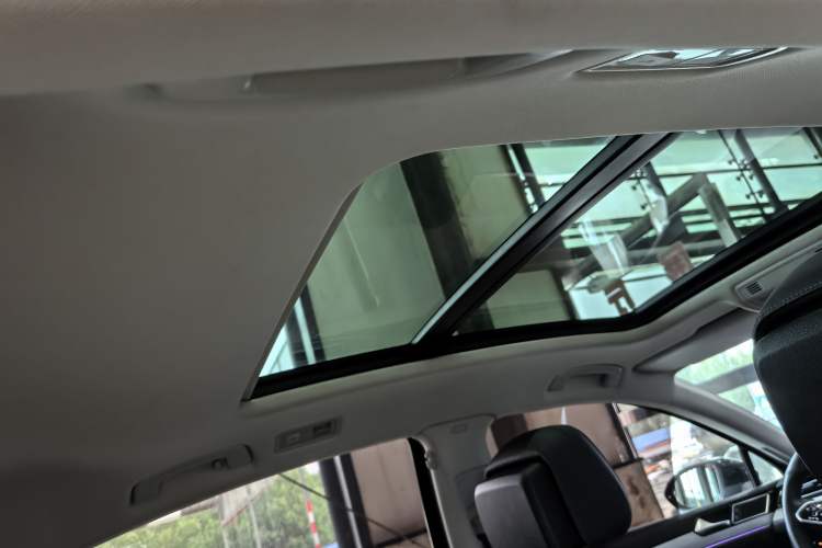 Used Volkswagen Magotan 2023 2 Million Units Commemorative Edition 330TSI DSG Luxury Version Headliner