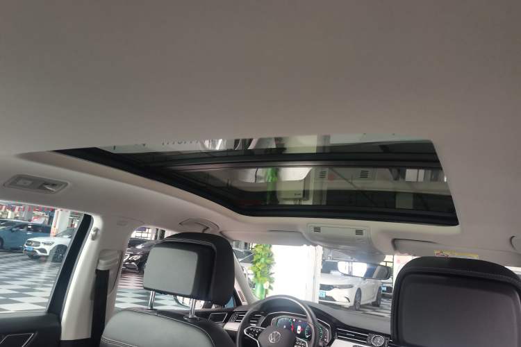 Used Volkswagen Magotan 2023 2 Million Units Commemorative Edition 330TSI DSG Luxury Version Headliner