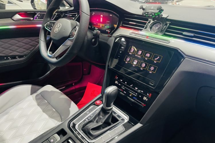 Used Volkswagen Magotan 2023 2 Million Units Limited Edition 330TSI DSG Leading Version Interior 1